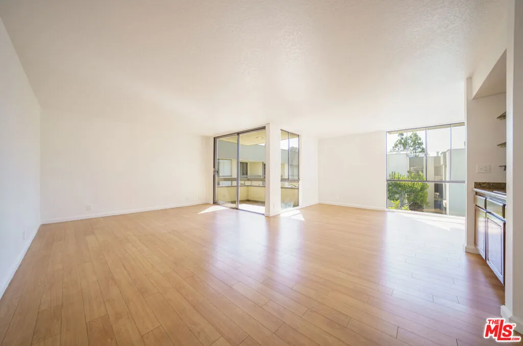 750 S Spaulding Avenue 312, Los Angeles, California 90036 home-pic-4